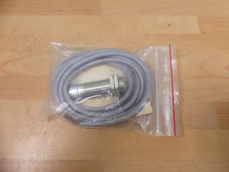 Baumer Reflexions-Lichttaster FZAM 18P1010 standard diffuse sensor