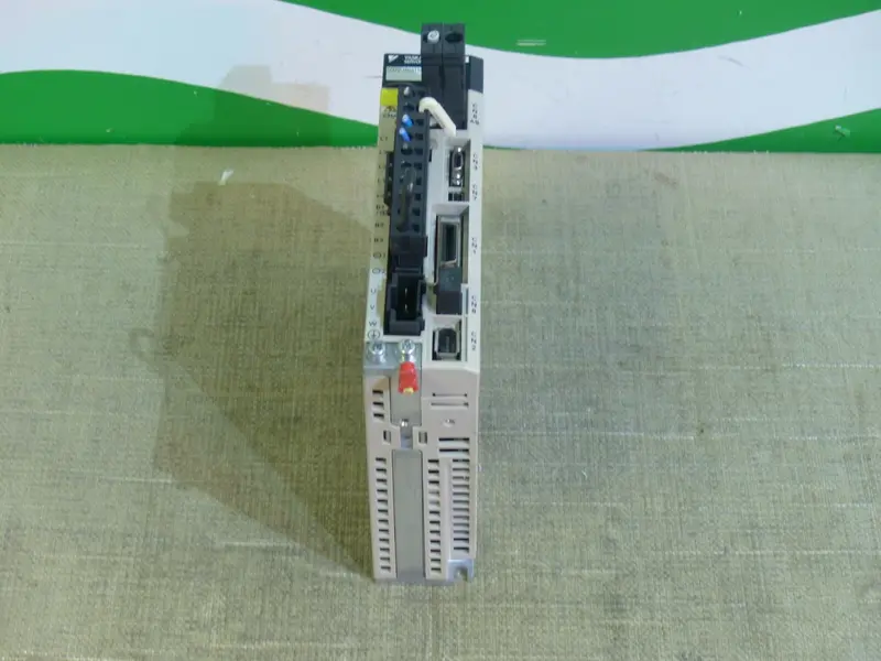 Yaskawa Servopack SGDV-1R6A11A